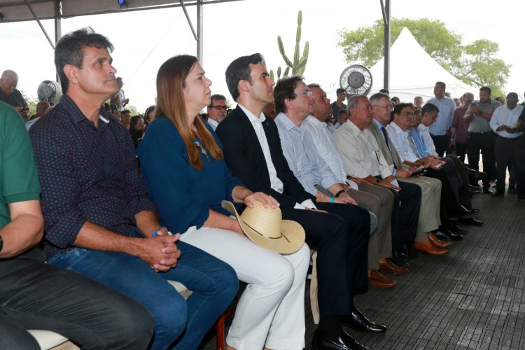 Coité III – Governador em exercício Geraldo Júnior participou do lançamento da nova fase da ABRAVE e lançamento da pedra fundamental do Cimatec Sertão