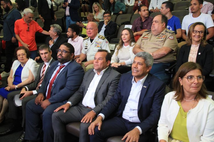 Governo instala Comitê e apresenta plano de ação para escolas