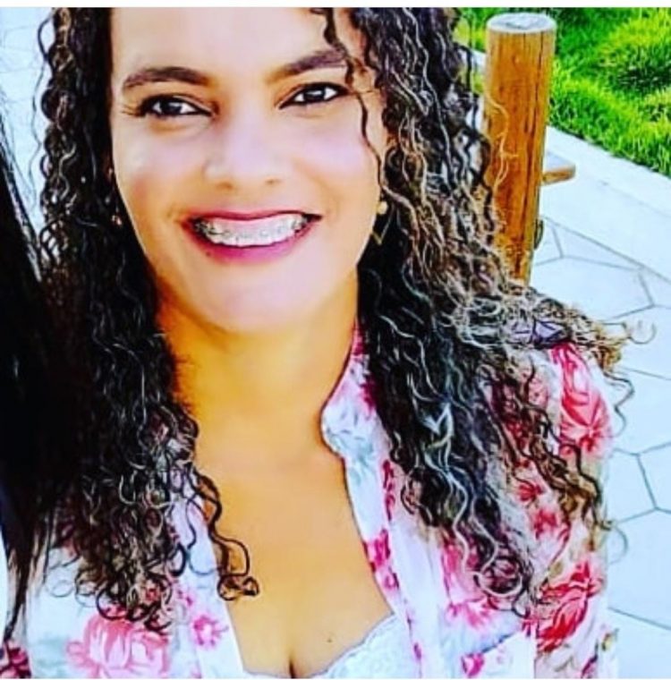 Corpo de mulher é encontrado enterrado na zona rural. Companheiro está desaparecido