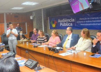 Comissão de Saúde da ALBA promove debate sobre atenção às crianças com autismo
