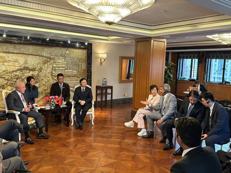 Jerônimo retorna de primeira missão internacional com saldo de acordos e atração de investimentos para a Bahia