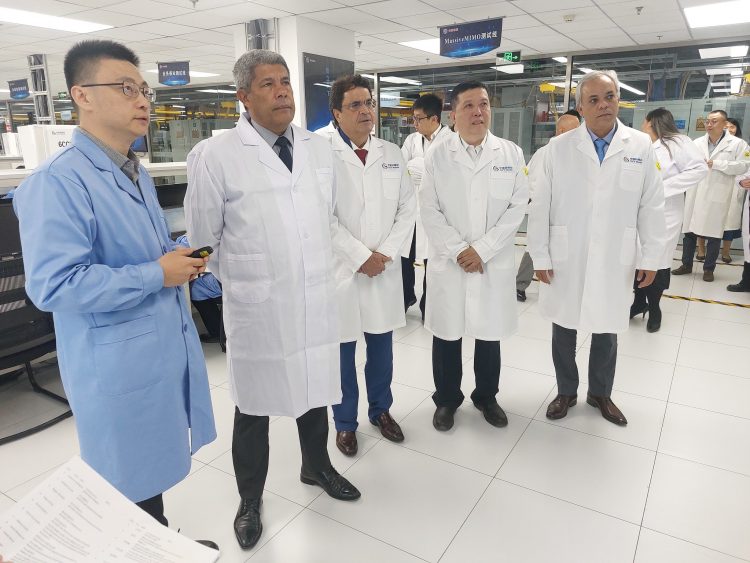 Em missão na China, Jerônimo visita empresas de tecnologia e estuda trazer conceito de cidades inteligentes para a Bahia