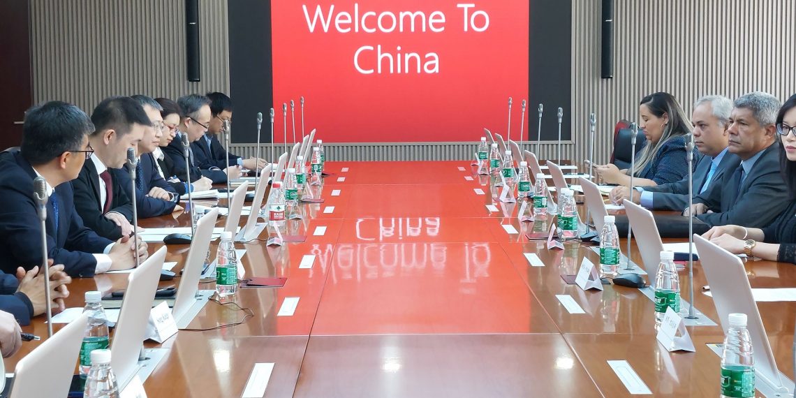 Em missão na China, Jerônimo visita empresas de tecnologia e estuda trazer conceito de cidades inteligentes para a Bahia