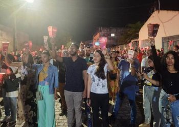 Serrinha – Após três anos, Procissão do Fogaréu retorna com grande número de fiéis