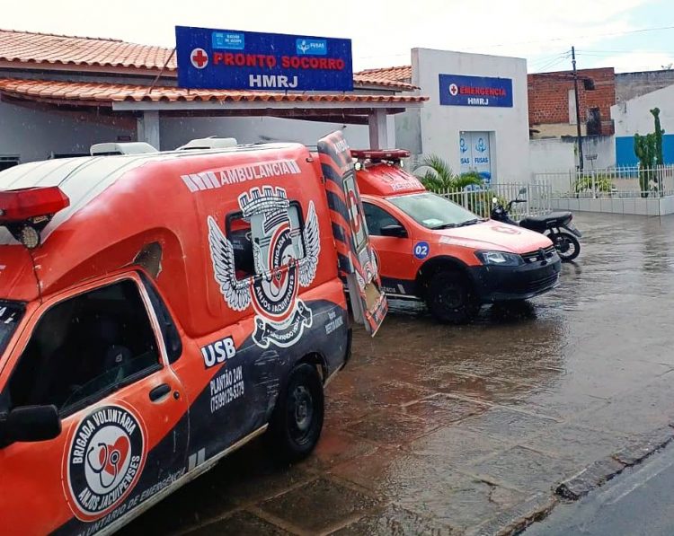 Dois homens ficam feridos em capotamento na BA 120; eles saíram de Iaçu com destino a Coité