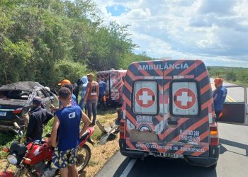 Dois homens ficam feridos em capotamento na BA 120; eles saíram de Iaçu com destino a Coité