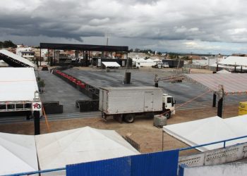 Mega estrutura quase pronta para o Aleluia In Serrinha: Nattan, Murilo Huff, Iguinho e Lulinha, Zé Vaqueiro e Parangolé