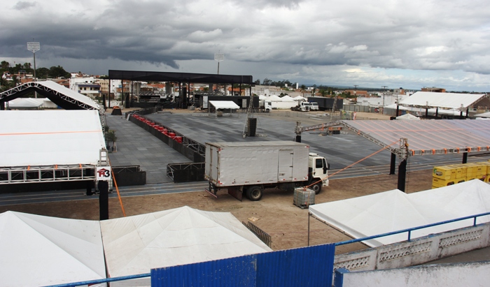 Mega estrutura quase pronta para o Aleluia In Serrinha: Nattan, Murilo Huff, Iguinho e Lulinha, Zé Vaqueiro e Parangolé