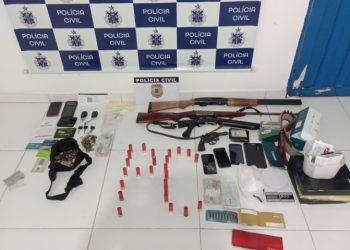 Operação em Nova Fátima cumpre mandados e apreende armas e munições