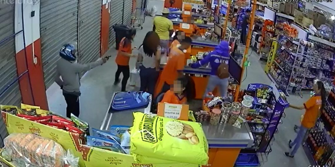 Polícia age rápido e prende em flagrante dupla que assaltou supermercado