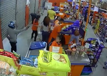 Polícia age rápido e prende em flagrante dupla que assaltou supermercado