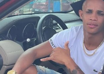 PE – MC Biel Xcamoso, cantor e produtor de brega funk, morre em acidente; carro bateu em fachada de prédio na orla