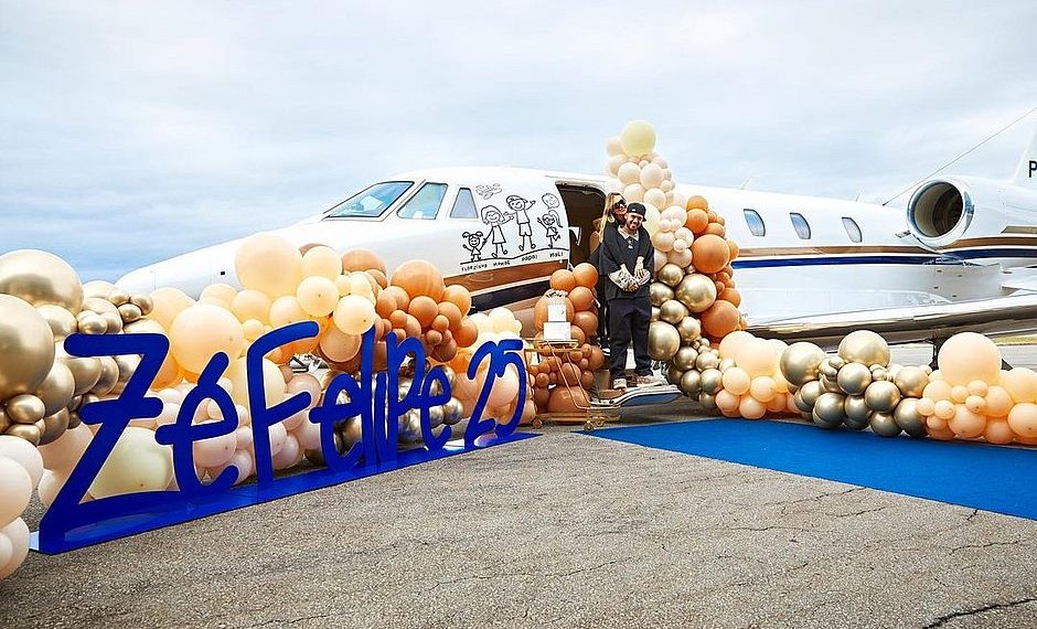 Virginia Fonseca dá avião de presente para Zé Felipe: ‘dá para levar a família toda’