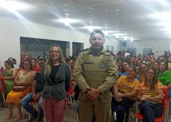 Comandante da PM e delegada de Polícia Cívil se reunem com pais e responsáveis do Educandário Divino Mestre para tratar de segurança