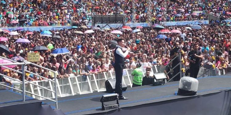Evento religioso reúne 62 mil pessoas em Salvador; este é o maior público registrado na Arena Fonte Nova nos últimos 10 anos