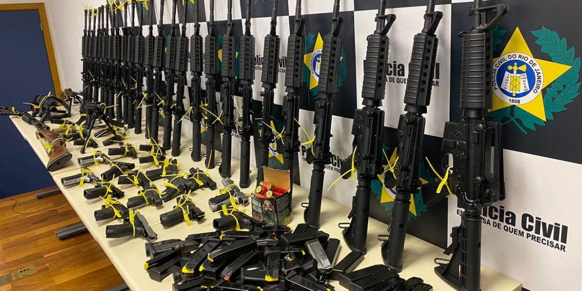 Polícia Militar retira 205 fuzis do crime organizado no Rio de Janeiro