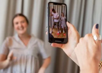 Brasil tem mais influenciadores digitais do que advogados e médicos