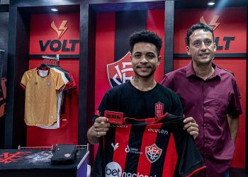 Matheusinho é apresentado pelo Vitória: ‘Oportunidade da minha vida’