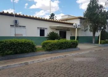 Prefeitura é arrombada, tem computador roubado e documentos rasgados