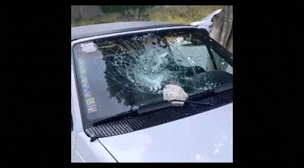 Jornalista tem carro vandalizado a pedradas em Riachão do Jacuípe