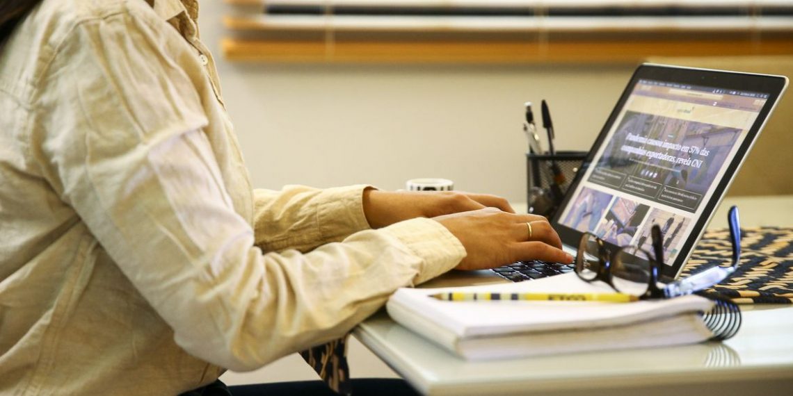 Governo criará plano de igualdade salarial entre homens e mulheres