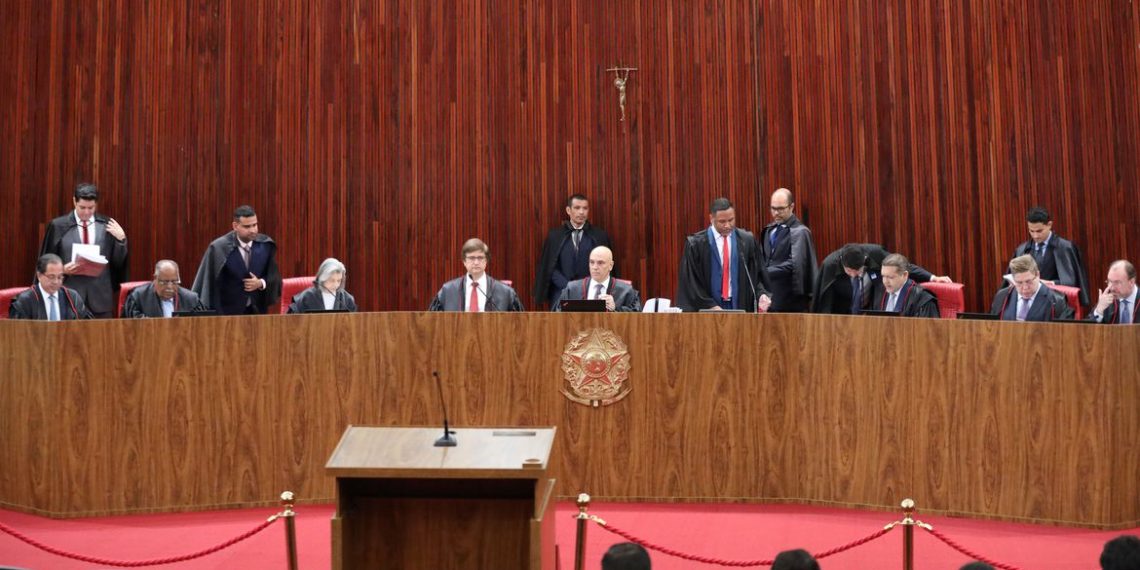 TSE multa parlamentares por divulgarem fake news contra Lula