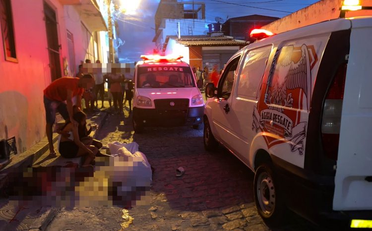 Homem de 33 anos é assassinado a tiros supostamente com arma de grosso calibre