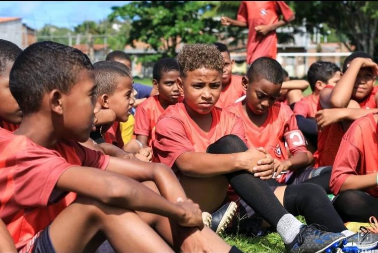 Jovem de 23 anos que coordena importante projeto social em Camaçari sonha com reconhecimento nacional