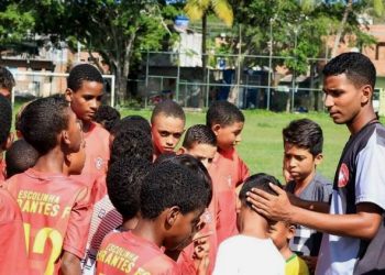 Jovem de 23 anos que coordena importante projeto social em Camaçari sonha com reconhecimento nacional
