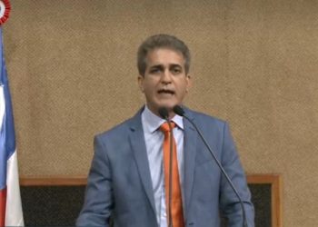 Após Acelen afirmar que não vai baixar preço dos combustíveis, Robinson Almeida defende reestatização da refinaria baiana