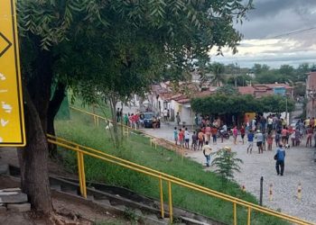 Dois homens são mortos a tiros em quiosque