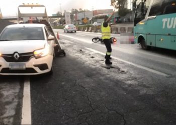 Pai e filha morrem após batida entre micro-ônibus, carro e motocicleta em Salvador