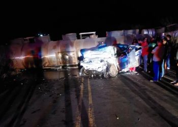 Professor e quatro estudantes da UEFS morrem em acidente entre carro e caminhão-tanque na BR-242 (atualizada)