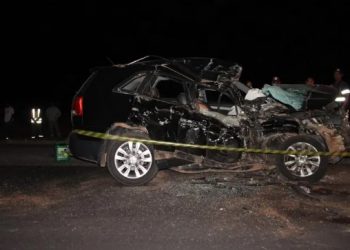 Três pessoas morrem em batida entre carro de passeio e rolo compactador na BR 020