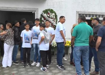 Corpos dos irmãos mortos após carro cair de ponte no Estado de Goiás são sepultados em Jacobina