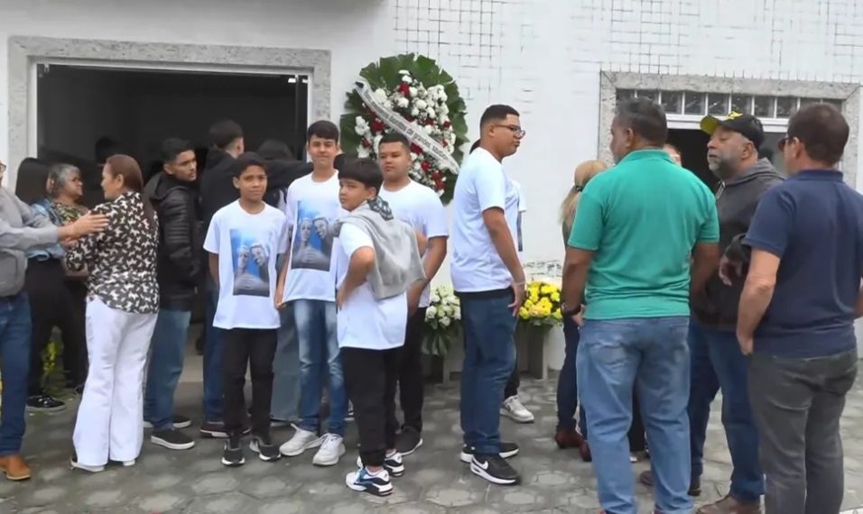 Corpos dos irmãos mortos após carro cair de ponte no Estado de Goiás são sepultados em Jacobina