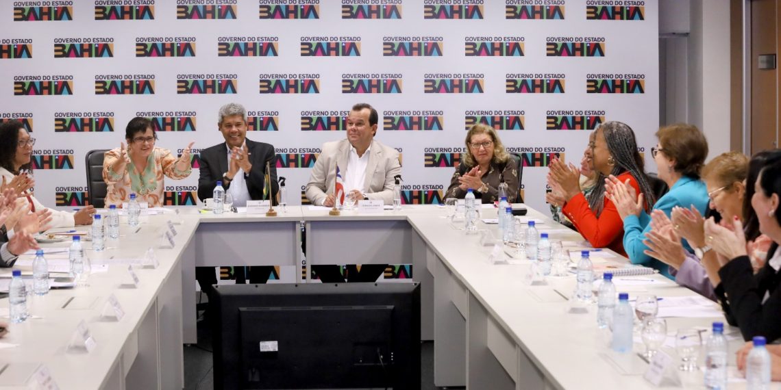 Jerônimo recebe representantes da bancada feminina da Alba e discute medidas de combate à violência de gênero e políticas públicas para as mulheres