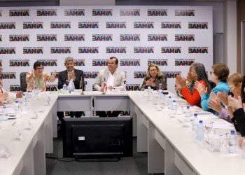Jerônimo recebe representantes da bancada feminina da Alba e discute medidas de combate à violência de gênero e políticas públicas para as mulheres