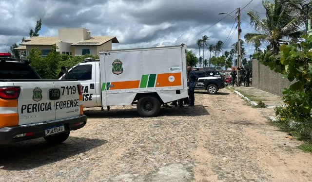 CE – Policial civil mata quatro colegas de trabalho em delegacia, foge em viatura e depois se entrega