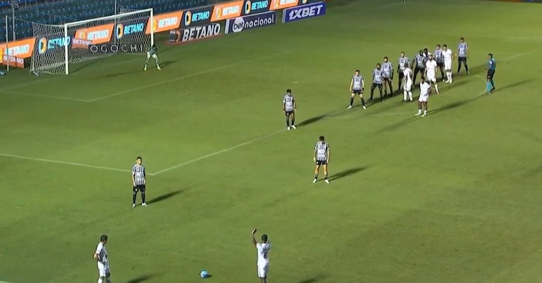 Vitória vence o Ceará, chega ao quinto triunfo consecutivo sem levar gols e reassume liderança da Série B