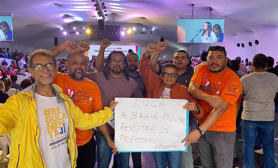 Em evento com Lula, servidores protestam contra proposta de aumento do Planserv