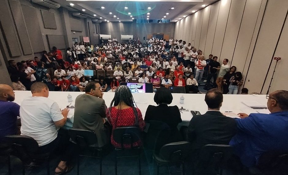 Reajuste linear de 4% para o servidores públicos baianos é aprovado na Alba