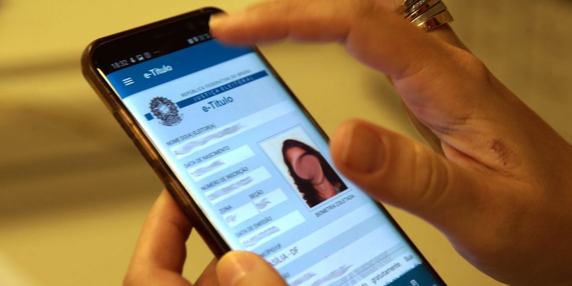 Jovens que completaram 15 anos já podem tirar título de eleitor