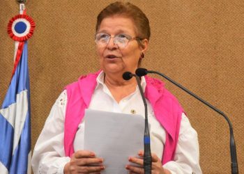 Fátima Nunes solicita pavimentação da estrada que liga Quijingue a Cansanção