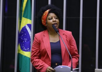 Câmara aprova projeto que prevê salários iguais para homens e mulheres