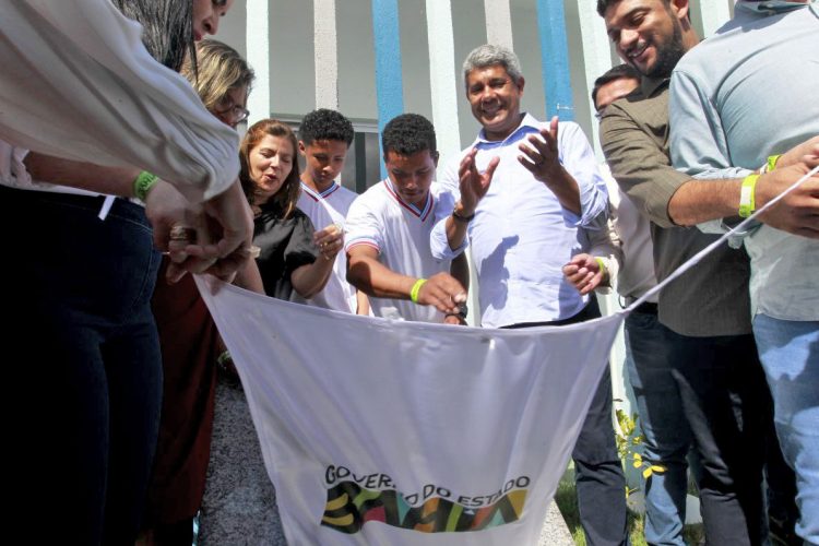 Governador entrega novo Colégio Estadual de Tempo Integral em Aramari. (Atualizada)
