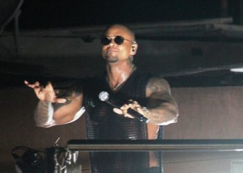 Coité Folia I – Atração mais esperada da festa, Leo Santana fica impressionado com tamanho da multidão