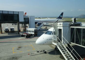 RJ – Balão atinge avião em abastecimento e por pouco não causa tragédia