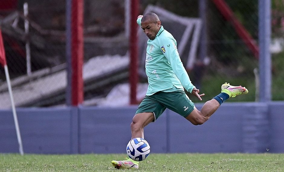 América-MG rescinde com Nino Paraíba, citado em investigação