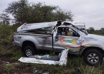 Carro de funerária de Coité capota na BR 324